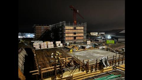 Morgendämmerung auf der Baustelle